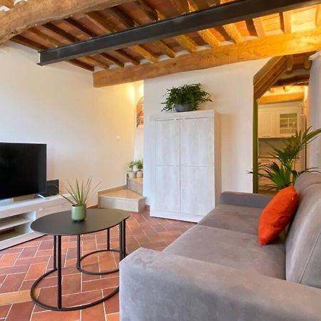Viaggiare Smart Wi-Fi, Tv Hd, Spazio Di Lavoro, Parcheggio Gratuito Nella Struttura, Capannori Bagian luar foto