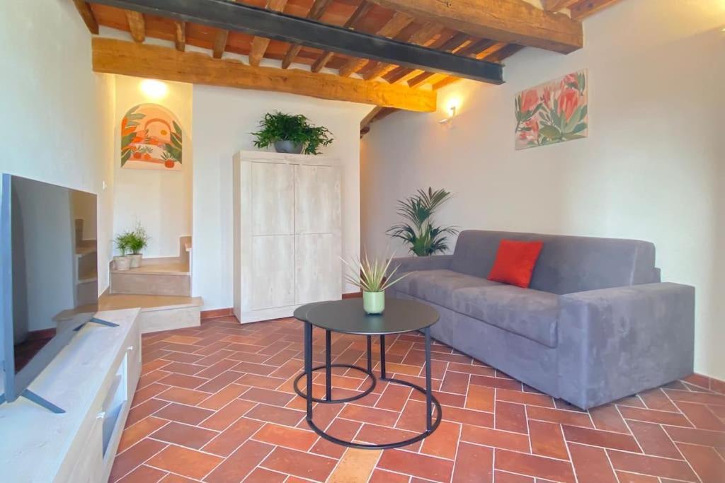 Viaggiare Smart Wi-Fi, Tv Hd, Spazio Di Lavoro, Parcheggio Gratuito Nella Struttura, Capannori Bagian luar foto